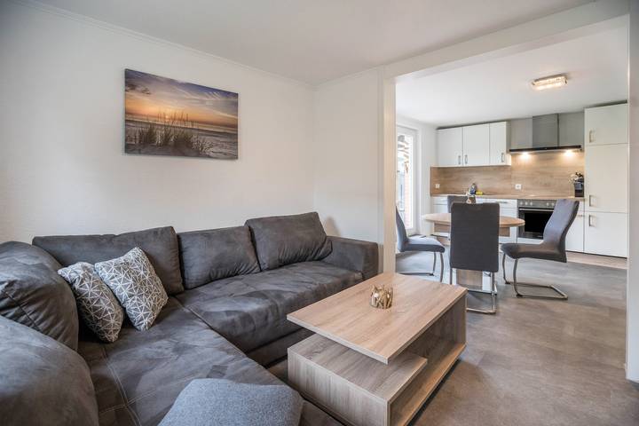 Apartamento inteiro, Apartamento '9 e 40' com jardim e Wi-Fi in Thunum, Stedesdorf