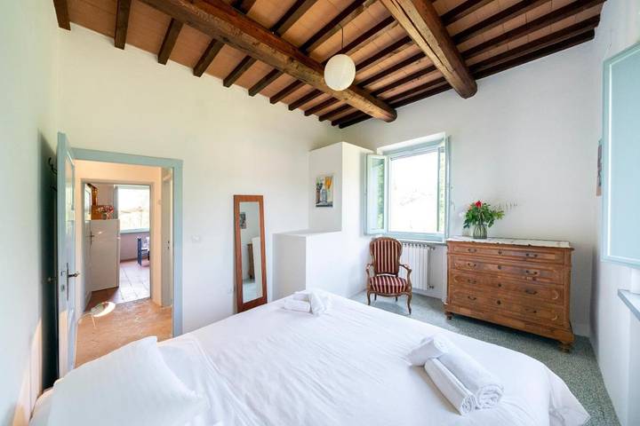 Agriturismo per 4 persone, con Balcone e Terrazza nonché Giardino e Piscina a Tuoro sul Trasimeno