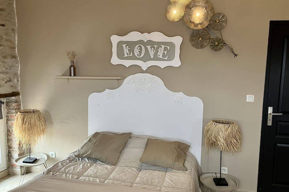 Entire apartment, 140 m2 just for you.5-minute walk from the Ardèche river. in Salavas, Gorges de l’Ardèche