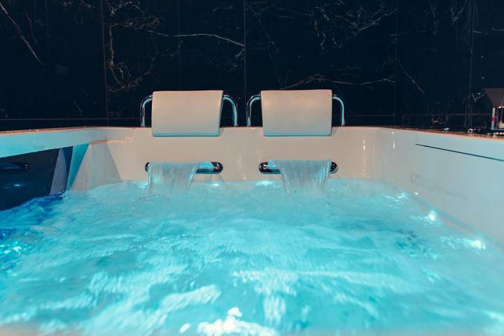 Gîte pour 2 personnes, avec terrasse et jacuzzi à Pau