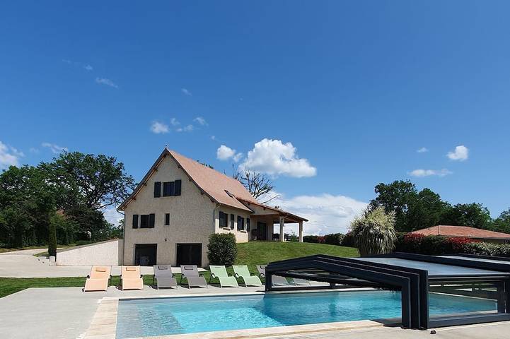 Location de vacances pour 10 personnes, avec Terrasse et Jardin à Rueyres
