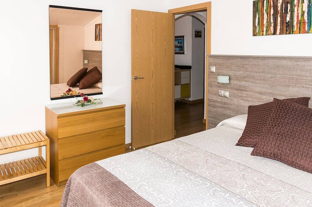 Entire apartment, Spacious and bright apartment on the Costa Brava, landscape of the painter S. Dalí in Castelló d'Empúries, Upper Empordà