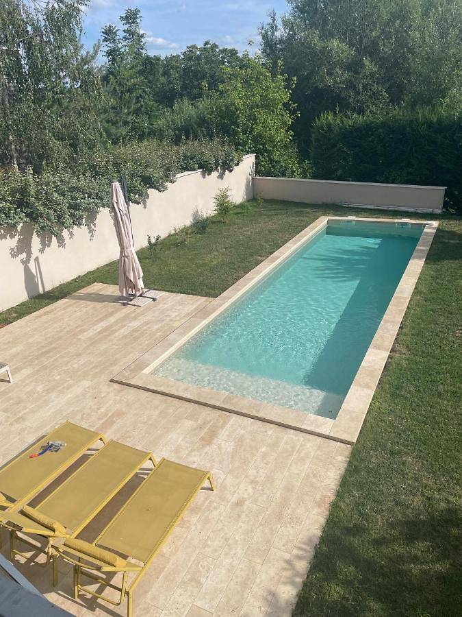 Location de vacances pour 7 personnes, avec Terrasse et Piscine à Lentilly - 2