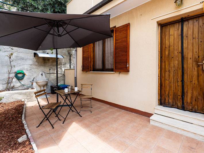 Ferienhaus für 3 Personen, mit Balkon und Garten