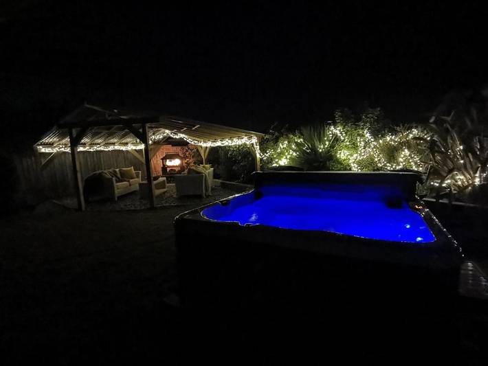 Ferienhaus für 2 Personen, mit Whirlpool und Terrasse sowie Garten und Ausblick