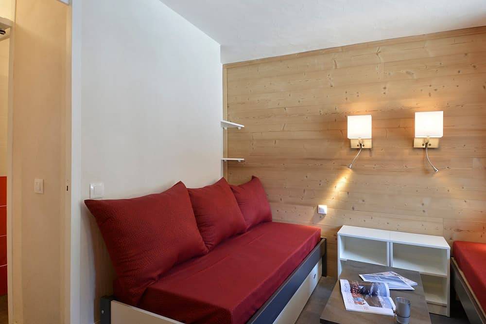 Entire apartment, Renovated divisible studio · Near slopes · Balcony · Pets allowed in La Plagne, La Plagne-Tarentaise