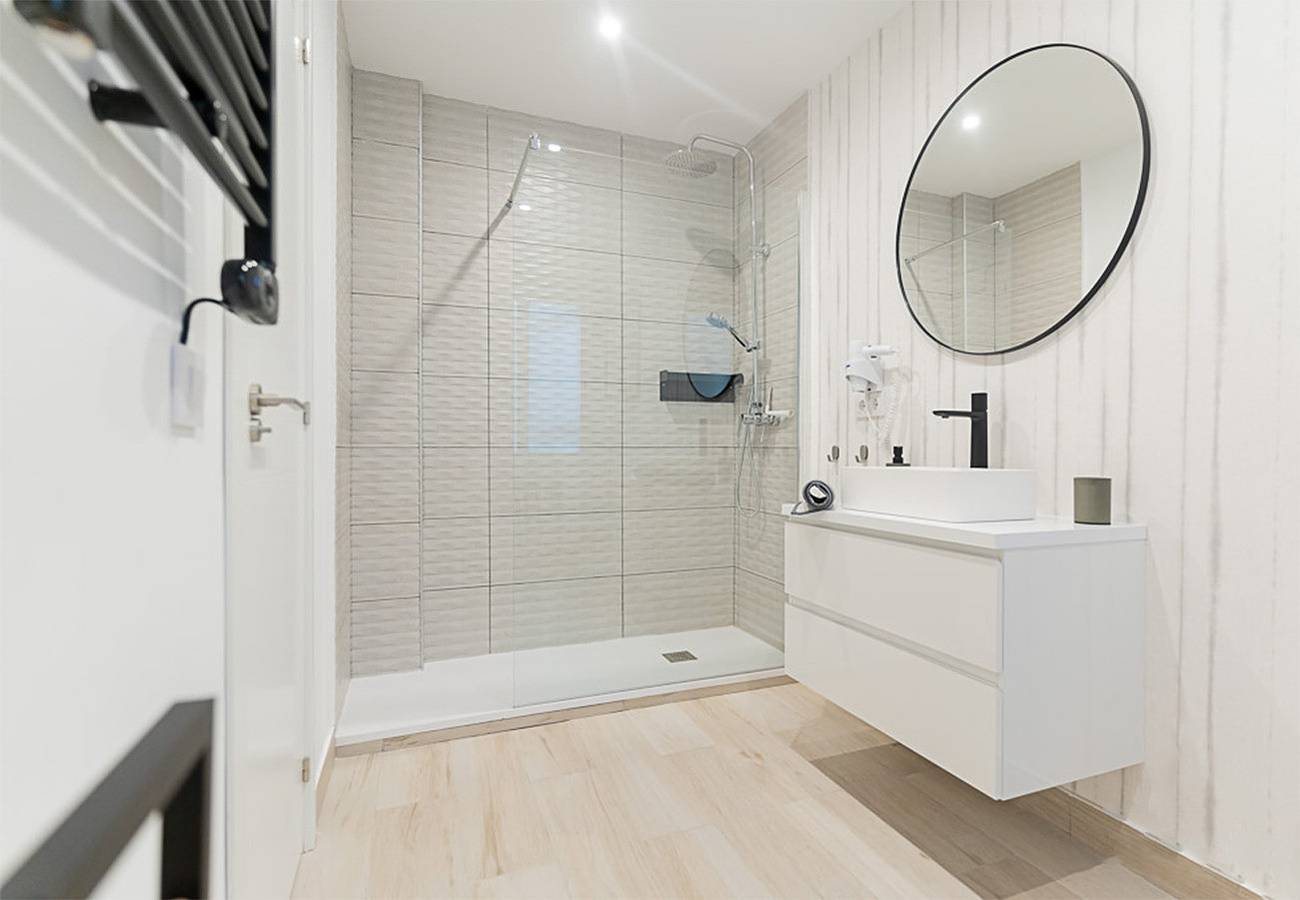 Geheel vakantieappartement, M Paris : habitación con confort, comodi in Chamartín (Madrid), Madrid