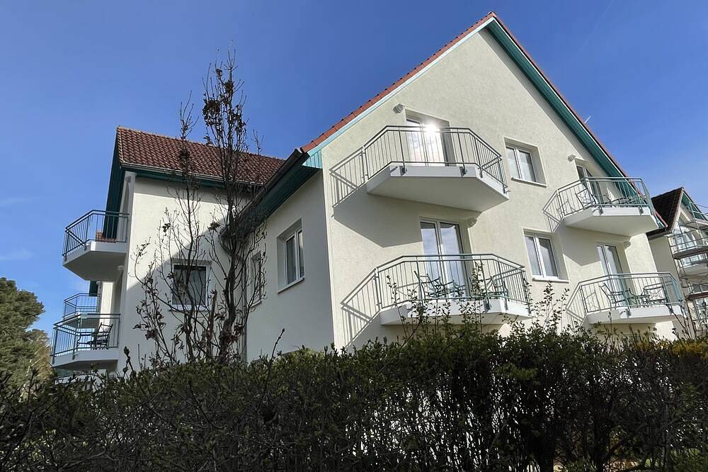 Entire apartment, Very close to the sea and km-long sandy beach; bright and quiet on the edge of the forest, balcony in Zempin, Usedomer Norden