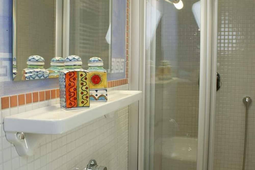 Doppelzimmer 3  Dusche/Wc - Pension Haus Sonneck in Manderscheid, Bernkastel-Kues & Umgebung