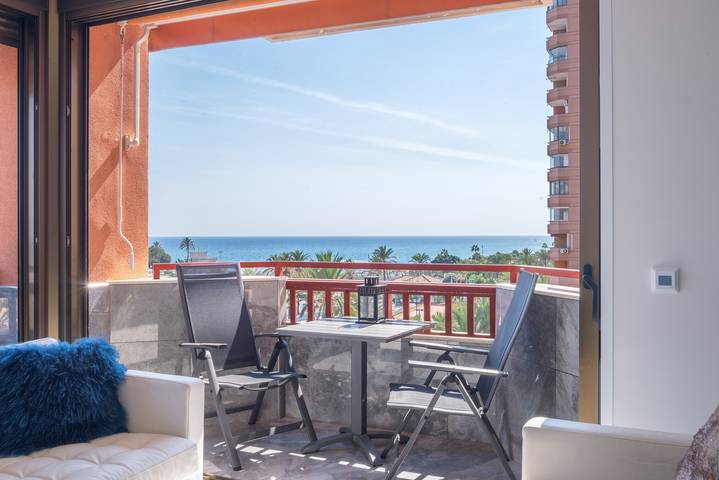 Ganze Wohnung, "Marina view two bedroom apartment" mit Meerblick, Pool, Terrasse und Wlan in Fuengirola Zentrum, Fuengirola