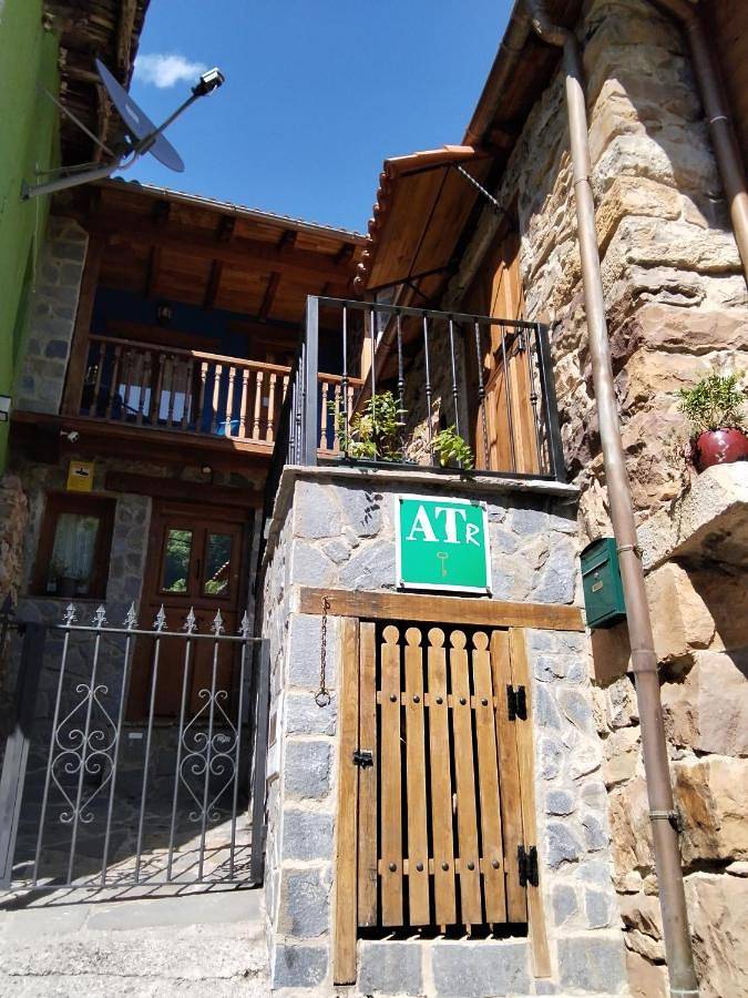 Apartamento para 2 personas, con Balcón además de Terraza y Vistas en Proaza