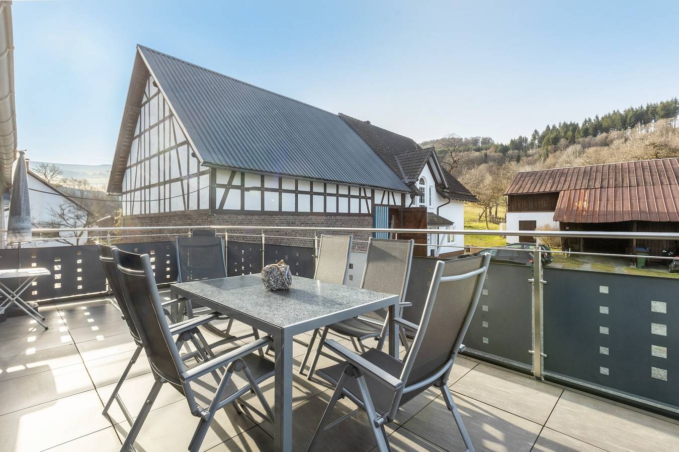 Appartement entier, Appartement de vacances 'Zum Tannenwirt' avec balcon et Wi-Fi in Medebach, Upland
