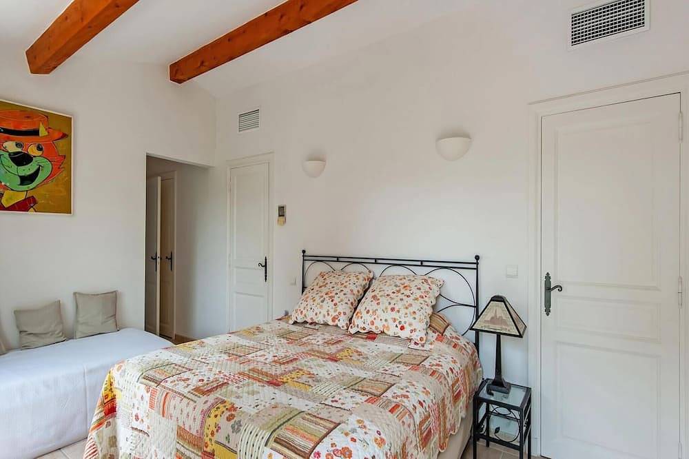 Villa in Gassin near Saint Tropez Beaches in Gassin, Mediterranean Coast (France)