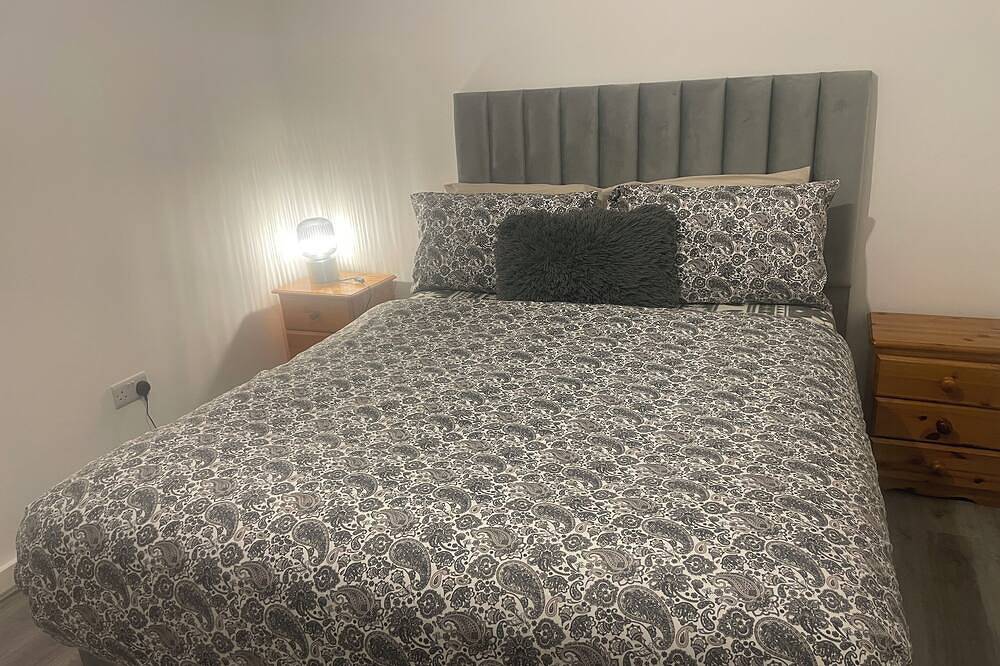 Entire apartment, Lovely room close to the airport and city centre in Dublin, County Dublin