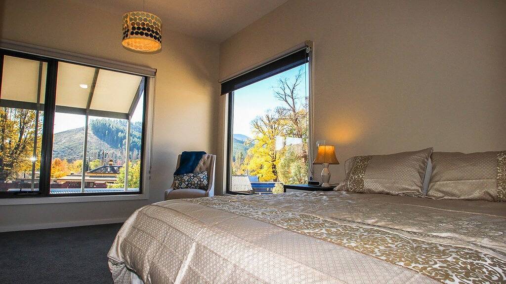 Kilfinan: Modernes Wohnen auf dem Rail Trail in Bright, Alpine Shire