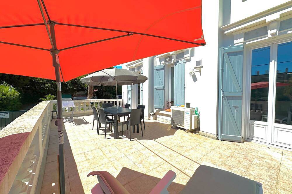 Appartement entier, Spacieux appartement climatisé avec terrasse 40 m² proche mer in Juan-les-Pins, Antibes