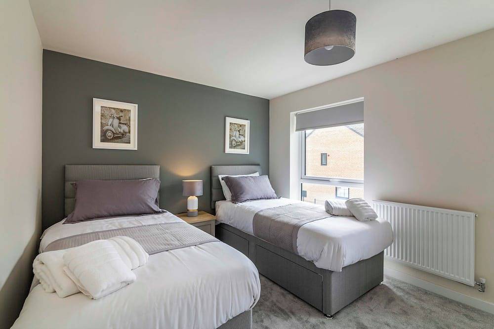 Elegant 3 Bedroom House with Parking in Nottingham, Midlands del Este