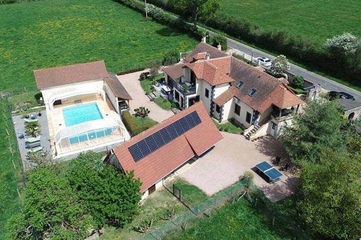 Gîte pour 15 personnes, avec jardin, animaux acceptés dans Saint-Gérand-de-Vaux