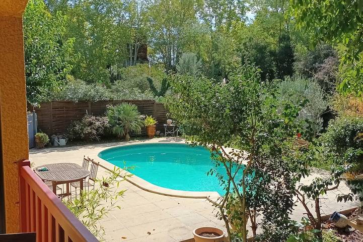 Location de vacances pour 4 personnes, avec terrasse et jardin à Saint-Julien-de-Cassagnas