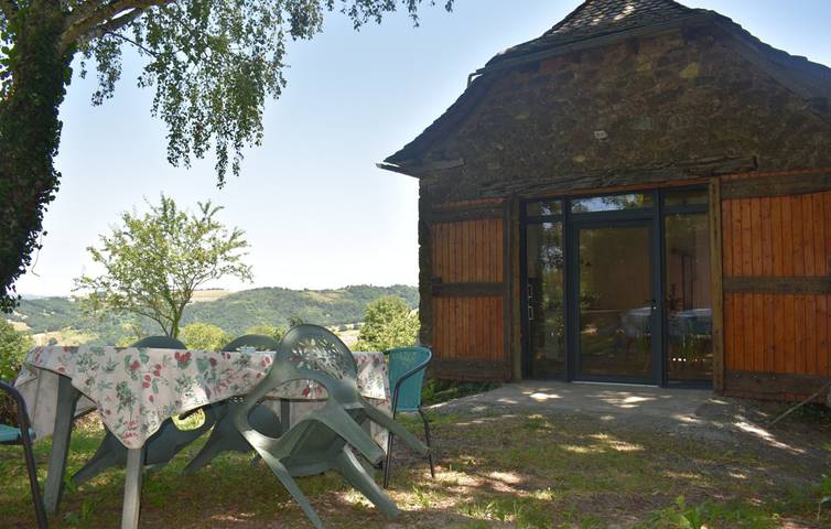 Gîte pour 2 personnes, avec jardin et terrasse à Lugan