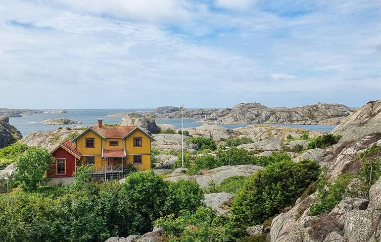 Ferienhaus für 12 Personen, mit Terrasse und Whirlpool sowie Garten und Pool in Bohuslän