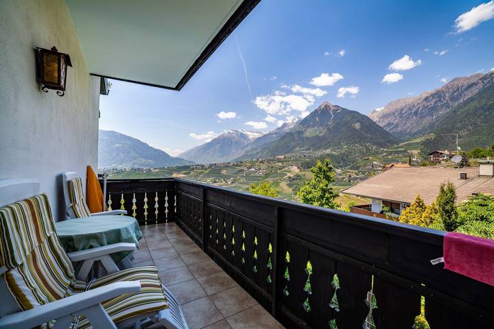Ganze Wohnung, Ferienwohnung "Gartenheim Josef" mit Bergblick, Gemeinschaftspool & Wlan in Schenna, Sarntaler Alpen