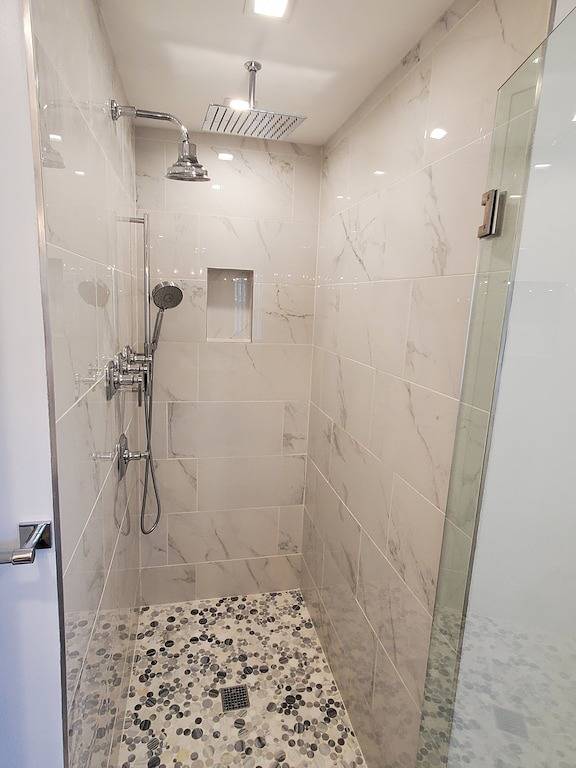 Vacation home for 20 people, with yard and hot tub in The Hamptons