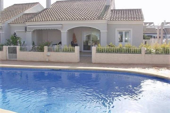 Apartamento de vacaciones para 6 personas, con jardín y piscina - 1