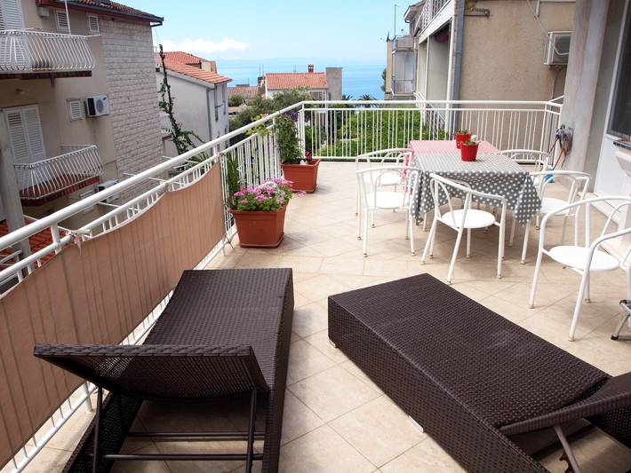 Apartament wakacyjny dla 9 osób, z Balkon/ taras w Podgora