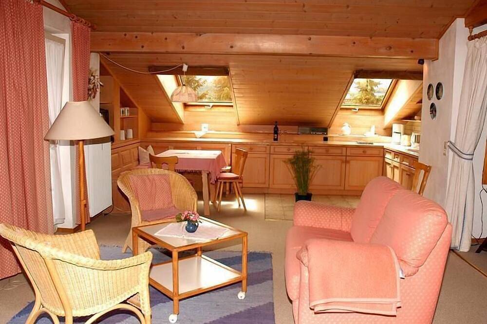 Apartamento entero, Ático bien cuidado con vistas a la montaña, Wifi gratuito, Tv, mapa de Chiemgau, ... in Inzell, Alpes Bávaros