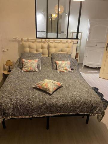 Chambre d’hôte pour 2 personnes, avec terrasse ainsi que vue et jardin à Camblanes-et-Meynac