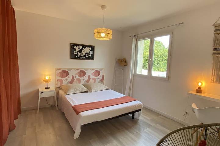 Location de vacances pour 6 personnes, avec Jacuzzi ainsi que Terrasse et Jardin à La Crau - 4