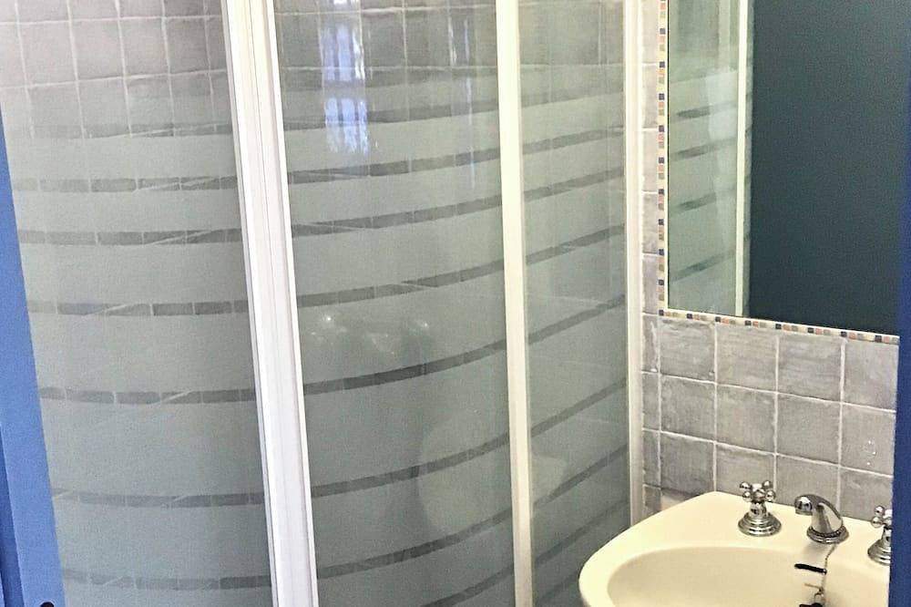 Appartamento intero, Piccolo studio: camera + bagno + angolo cottura, ingresso indipendente, giardino, piscina in Fuengirola, Costa del Sol