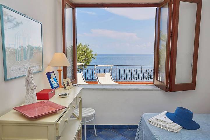 Villa Majus - with swimming pool and direct access to the sea in marine protected area in Capo Zafferano, Bagheria