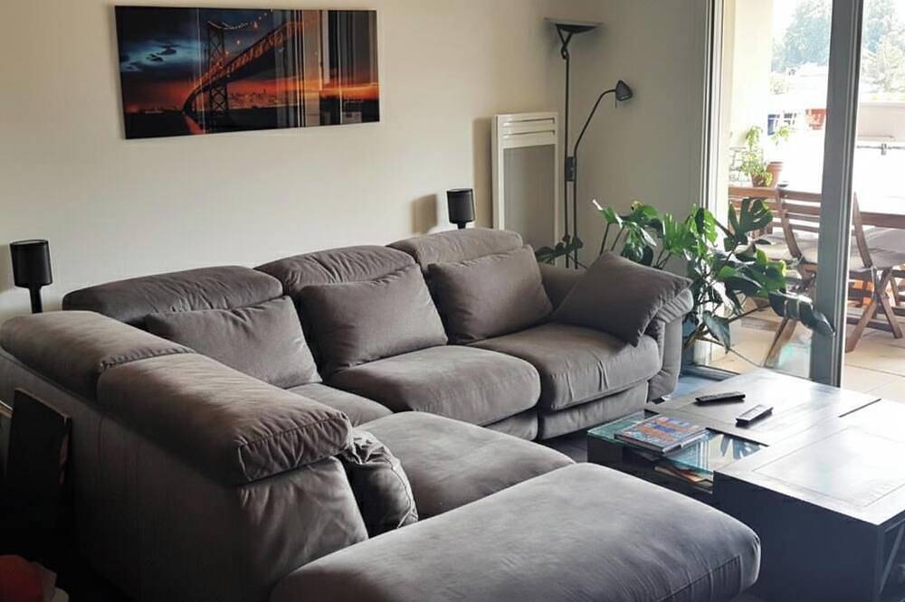 Lovely 3-room apartment overlooking the Tanneron, 10 minutes from the sea and Grasse in Pégomas, Region de Cannes