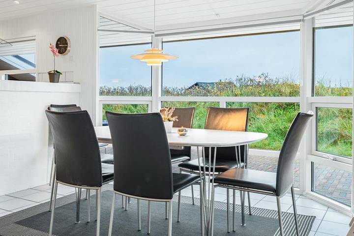 Strandnahes Ferienhaus mit Sauna, Whirlpool und Dünenblick – Hjelmevej 52 in Henne, Varde