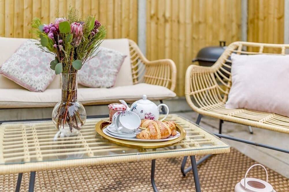 Railway Cottage - Stylish & Central Oasis in Whitstable in Whitstable, Kent