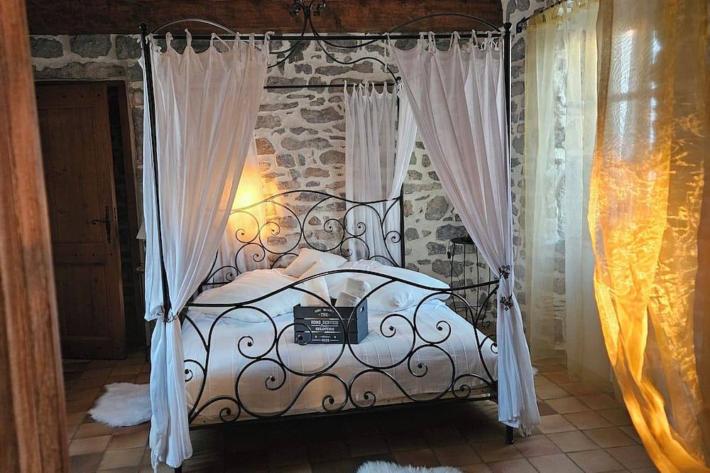 Characterful, comfortable gîte for 8 people in Labeaume. in Labeaume, Ardèche