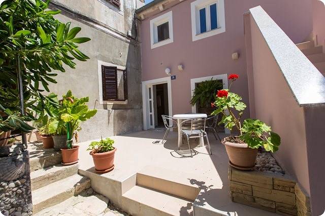 Ferienwohnung für 2 Personen, mit Terrasse auf Lošinj