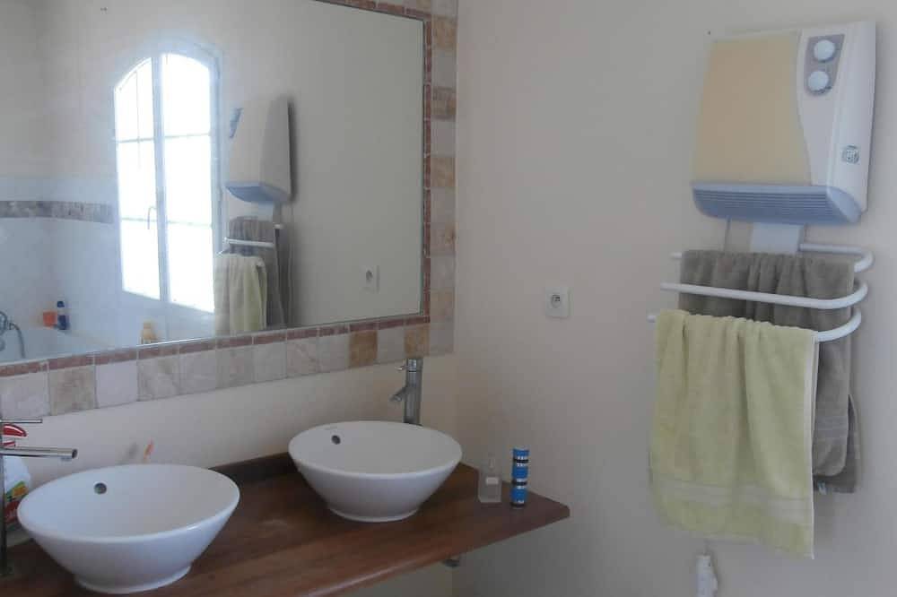 Bastide in Carcassonne with swimming pool in Carcassonne, Carcassonne region