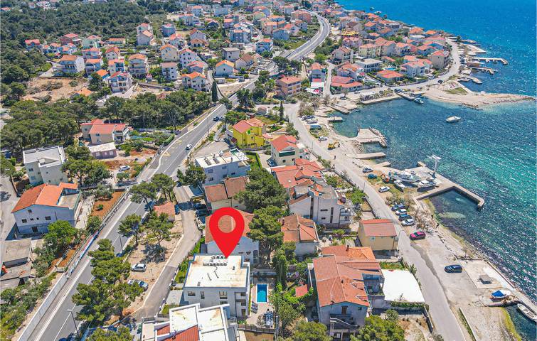 Ferienhaus für 12 Personen, mit Terrasse und Pool in Grad Šibenik - 2