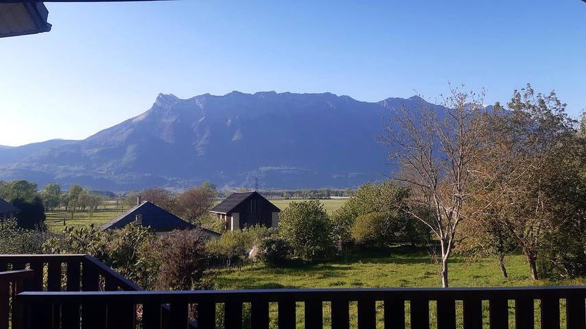 Gîte pour 8 personnes, avec jardin et terrasse à Chamoux-sur-Gelon