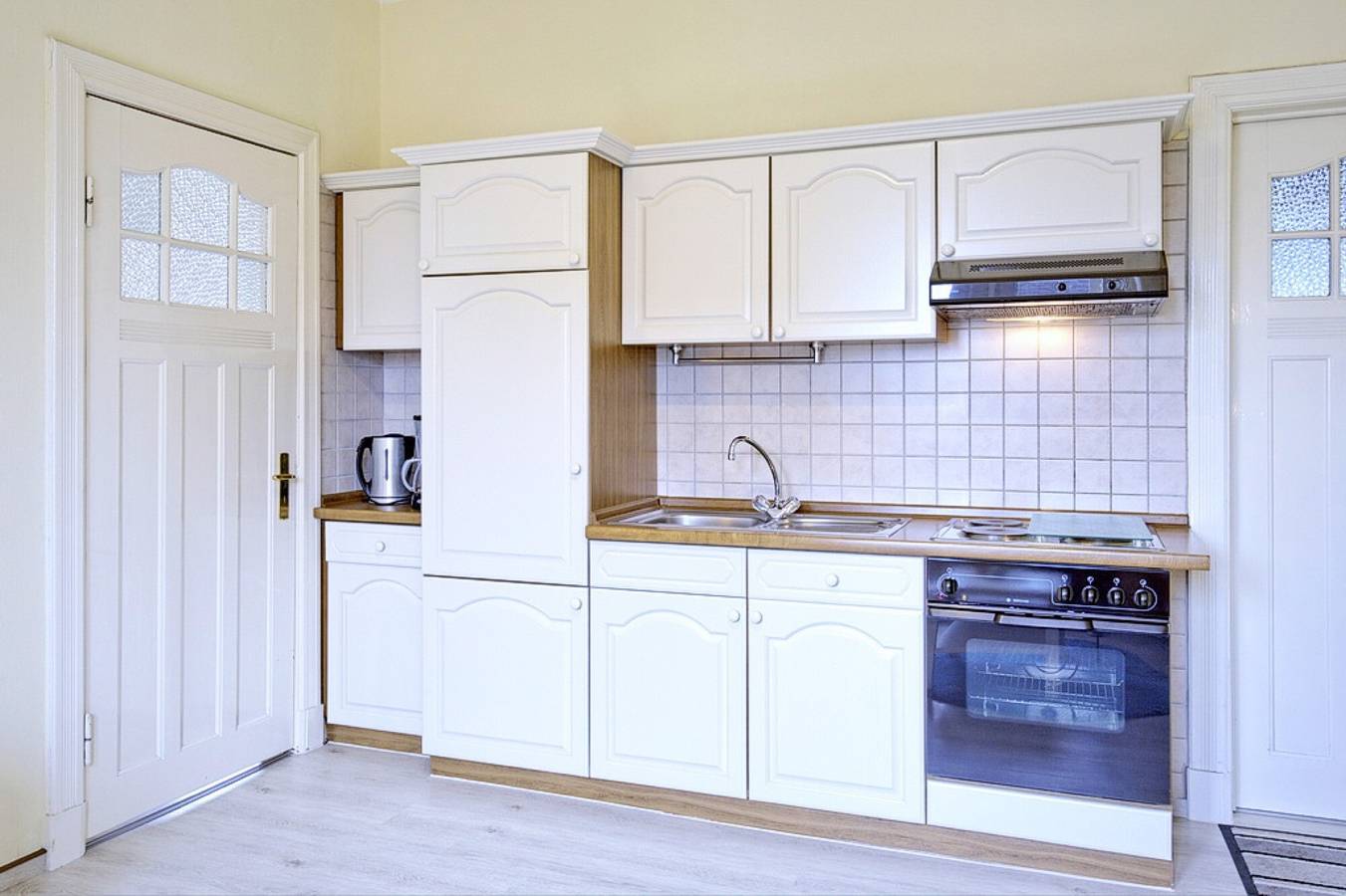 Ganze Wohnung, Ferienwohnung 'Möwe' ruhig und zentral am Kurpark, eigene Terrasse im Garten, Stellplatz am Haus in Travemünde, Lübeck