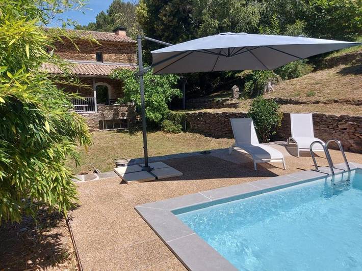 Location de vacances pour 6 personnes, avec Balcon et Terrasse ainsi que Jardin et Piscine à Lamelouze