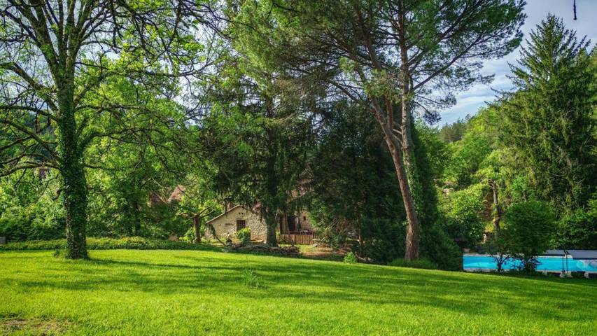 Gîte pour 2 personnes, avec jardin et piscine ainsi que terrasse et vue à Urval - 2