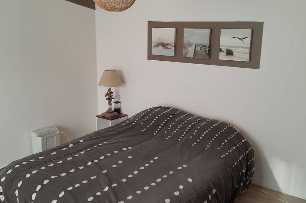 Room for rent for 1 night in Chantonnay, Región de La Roche-sur-Yon