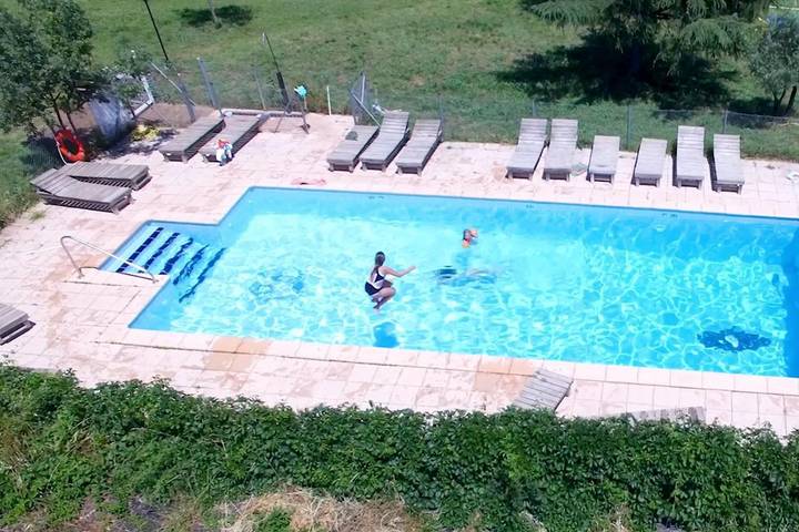 Gîte pour 4 personnes, avec piscine et vue sur le lac ainsi que jardin et vue à Le Puech - 2