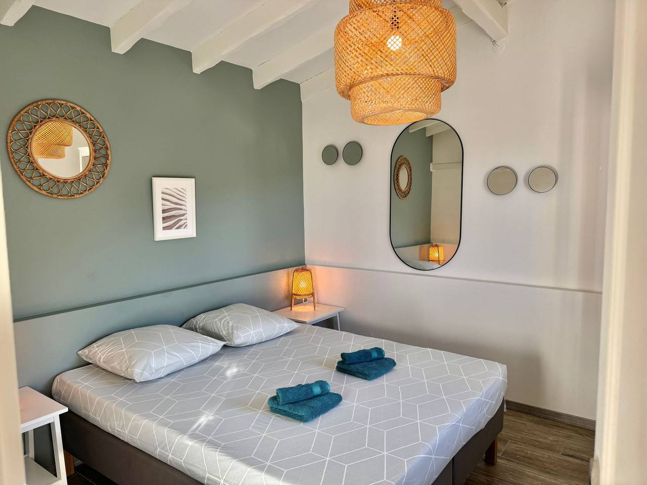 Im Herzen eines Weinguts, schattige Terrasse mit Meerblick, Pool in Le Pradet, Region de Toulon