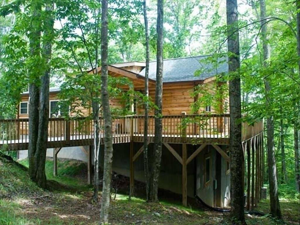 Log Cabin for 15 Guests in Beech Mountain, Watauga County