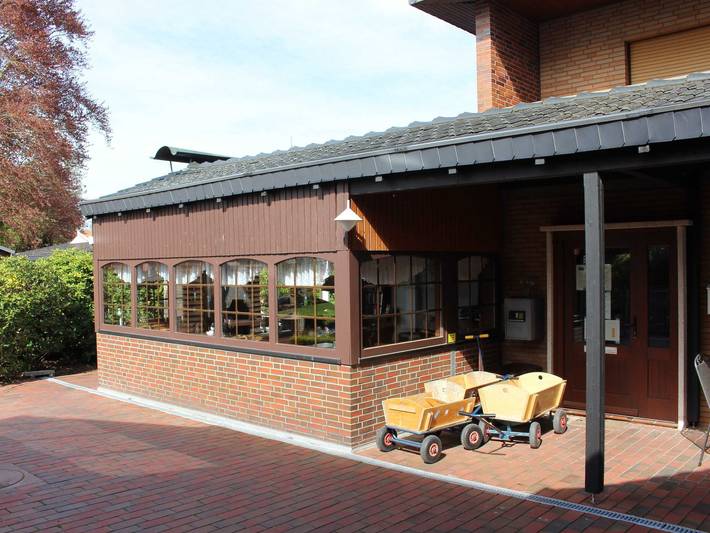 Ferienpark für 5 Personen, mit Garten und Balkon sowie Pool, kinderfreundlich in Burhave - 2